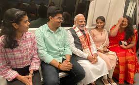 ಜನ್ಮದಿನದಂದು ಮೆಟ್ರೋದಲ್ಲಿ ಮೋದಿ ಸಂಚಾರ ಸಂಸ್ಕೃತದಲ್ಲಿ ಶುಭಕೋರಿದ ಯುವತಿ