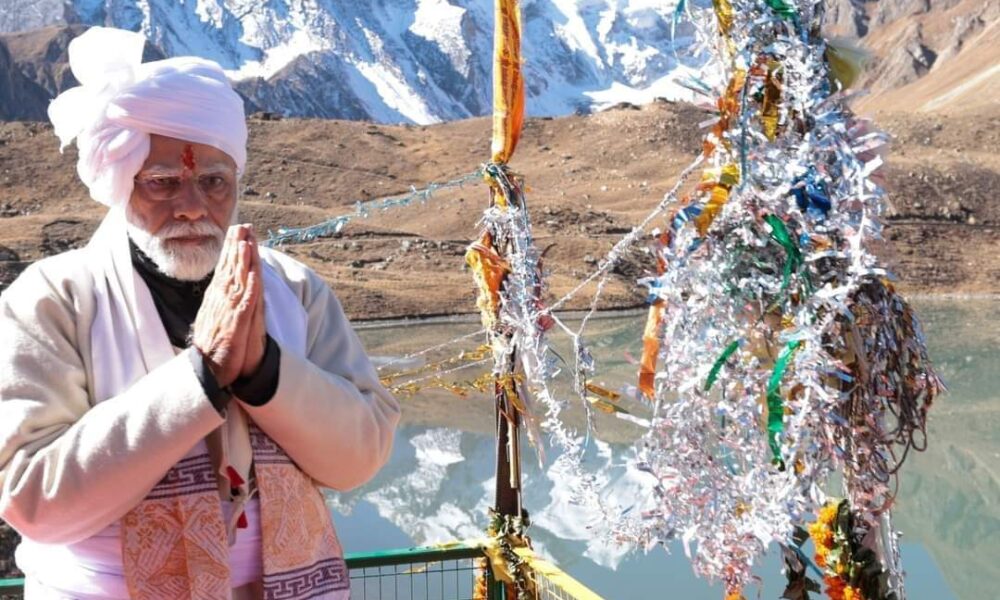 ಪಾರ್ವತಿ ಕುಂಡಕ್ಕೆ ಪ್ರಧಾನಿ ಭೇಟಿ ಡಮರುಗ, ಶಂಖ ಬಾರಿಸಿದ ಮೋದಿ