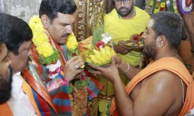 B Y Vijayendra offering prayers at Kurudumale Ganapathi temple in Kolar