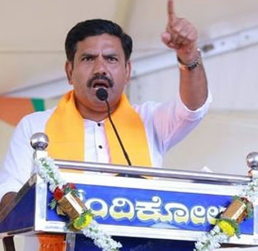 BY Vijayendra addressing BJP workers during a booth campaign in Gubbi, Tumakuru