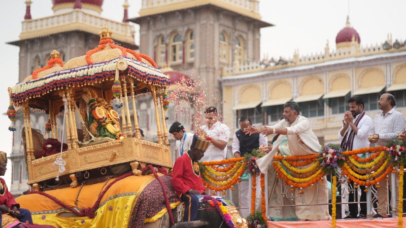 Yathindra Siddaramaiah commenting on the Mysuru Dasara protocol controversy involving Usha Shivakumar