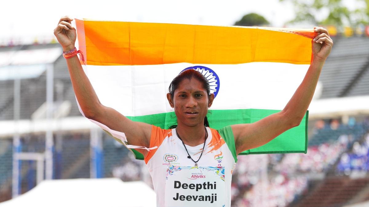 Deepthi Jeevanji wins gold in the women's 400m T20 race with a new Games Record.