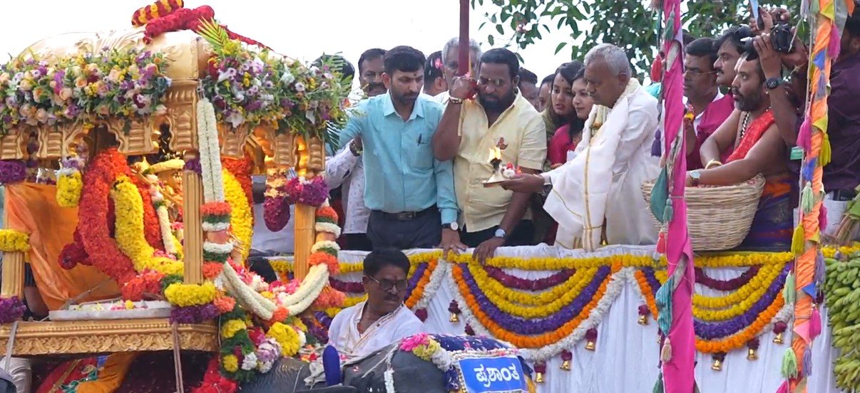 MLA S T Somashekhar inaugurating the Yeshwantpur Dasara Jamboo Savari procession featuring Goddess Chamundeshwari.