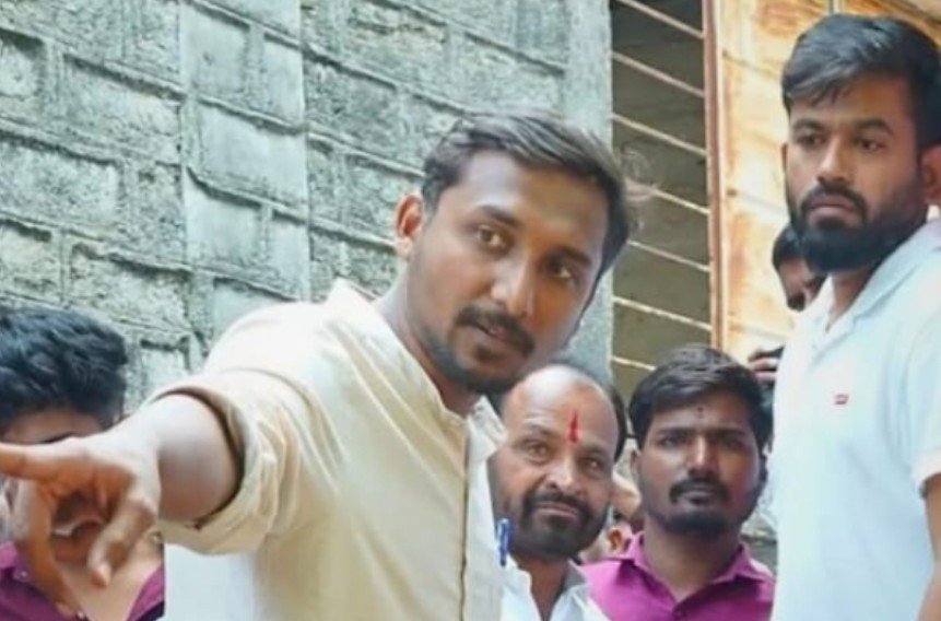 Ajinkya Shinde leading the Cockroach Janta Party protest in Delhi after Abhijeet Dipke was detained