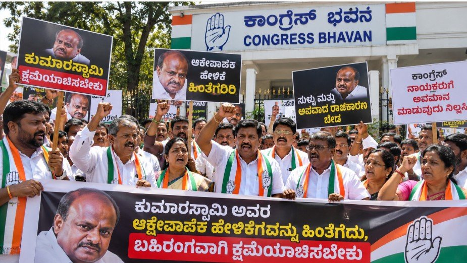 Congress workers protest against HD Kumaraswamy outside Congress Bhavan in Bengaluru
