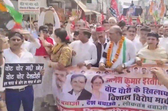 Congress women leaders Parag Sharma and Gajna Lamba during a protest in Faridabad