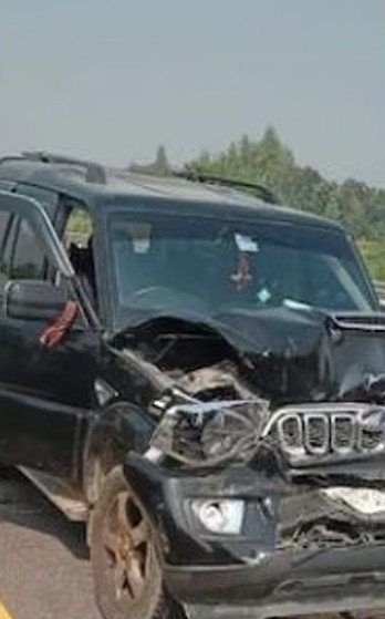 Rahul Gandhi convoy vehicle accident on Purvanchal Expressway in Uttar Prades