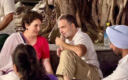 Rahul Gandhi and Priyanka Gandhi during Akashvani Bhawan protest in Delhi