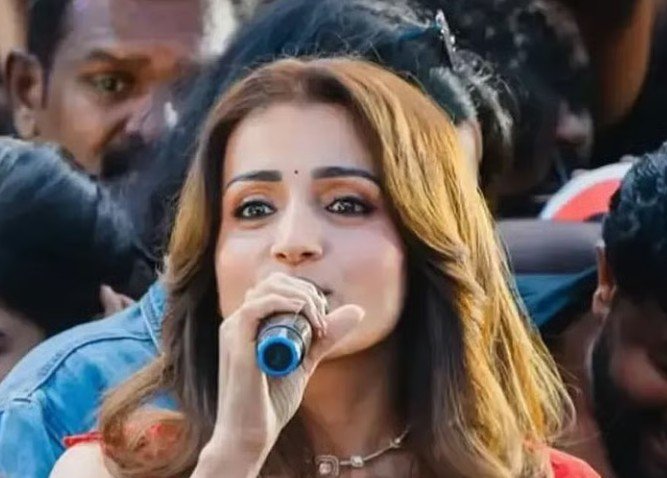 Trisha Krishnan greeting fans at a Coimbatore showroom opening event
